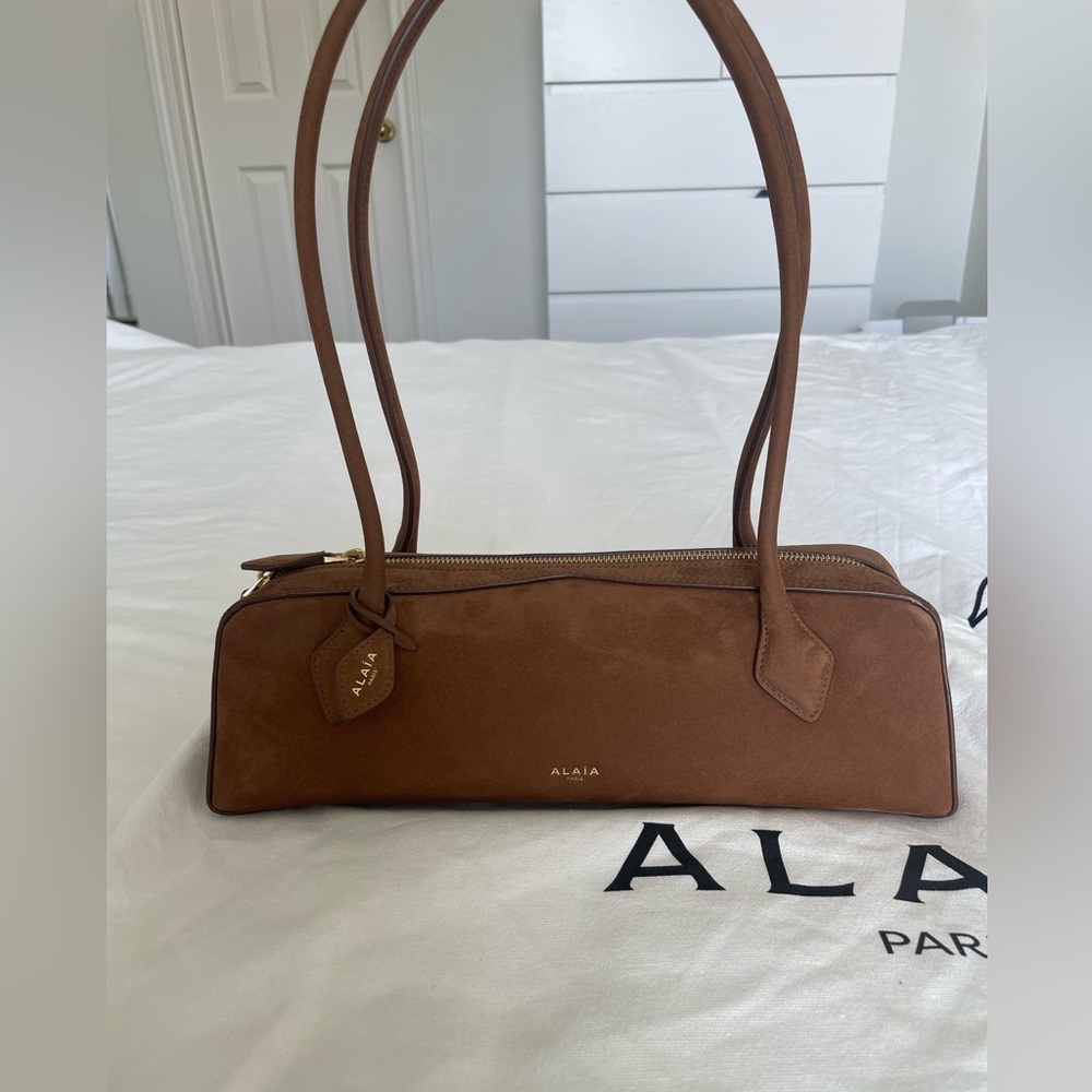 Brand new Alaia Le Teckel Medium Bag in Nubuck